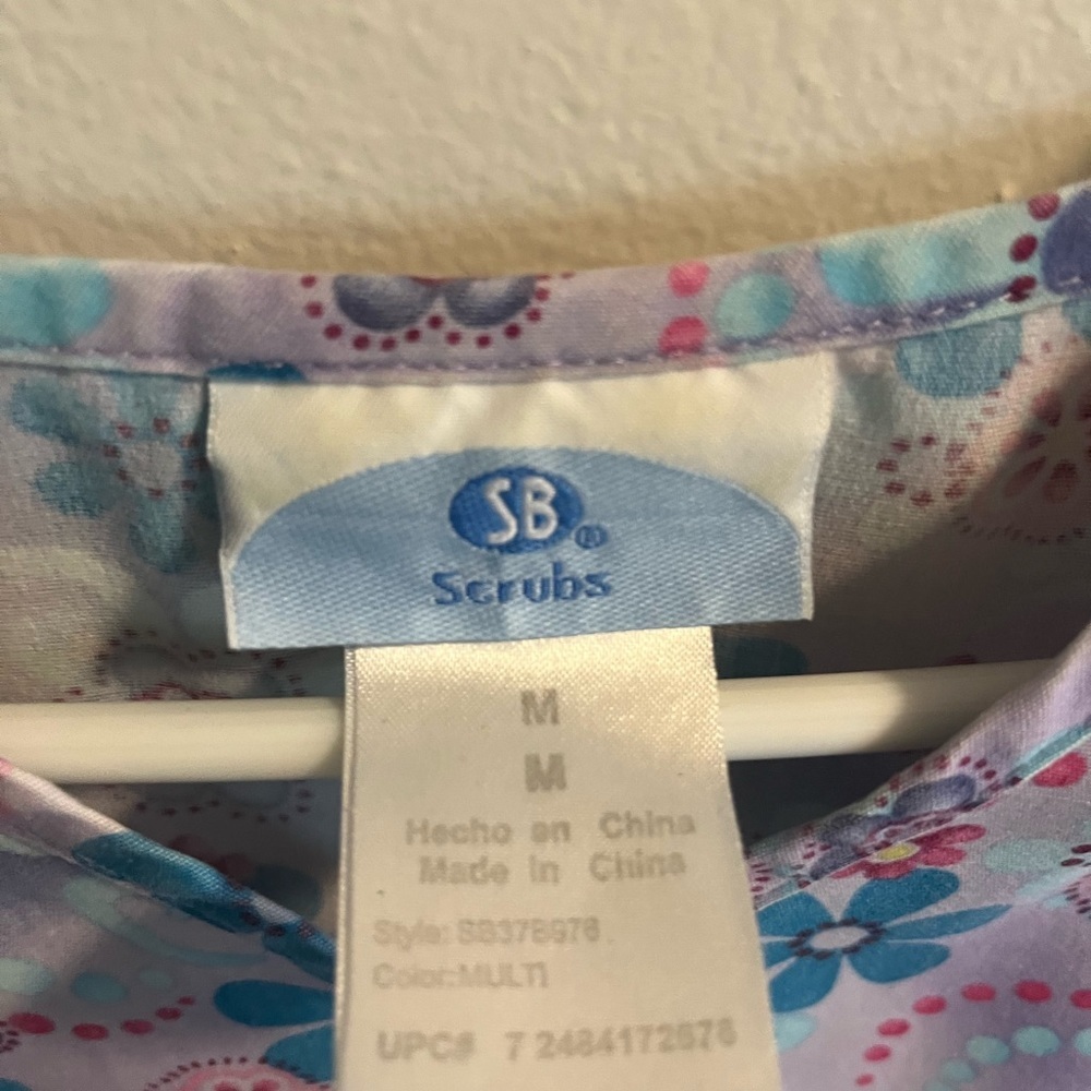 Used scrub top - Picture 2 of 2
